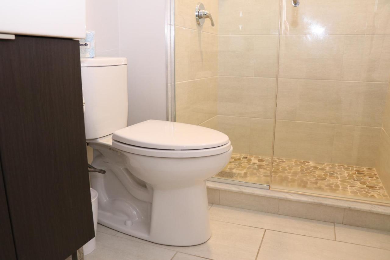 A Stylish Stay W/ A Queen Bed, Heated Floors.. #14 Brookline Exterior photo
